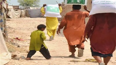 مركز الملك سلمان للإغاثة يوزع سلال غذائية وحقائب شتوية في أقاليم خيبر بختون خوا وبلوشستان والسند وجلجت بلتستان في باكستان