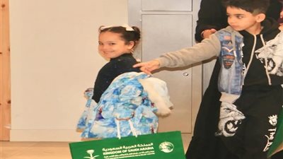 مركز الملك سلمان للإغاثة يوزع آلاف من القسائم الشرائية للاجئين السوريين والفلسطينيين في عدة مناطق بلبنان