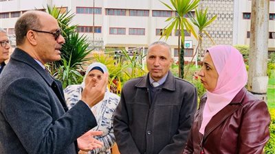 «مدير تعليم الإسكندرية» يتابع ورش عمل تدريب وتنمية قدرات المعلمين الجدد بمسرح مجمع مدارس زهران الرسمية لغات