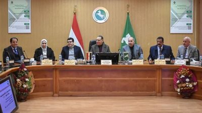 لدفع عجلة الإستثمار وحل مشاكل المستثمرين ... محافظ الشرقية يترأس اجتماع مجلس إدارة المناطق الصناعية