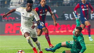 ريال مدريد يتوج بطلًا لكأس السوبر الأسباني على حساب برشلونة برباعية