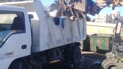 رفع 830 طن قمامة خلال حملات نظافة ببعض مراكز محافظة أسيوط 