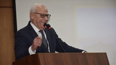 محافظ بورسعيد يلتقي رئيس قطاع الحسابات والمديريات في وزارة المالية ويقدم له التهنئة على منصبه الجديد
