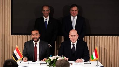 وزير الاتصالات وتكنولوجيا المعلومات يشهد توقيع اتفاقية تجارية بين المصرية للاتصالات و4IG المجرية