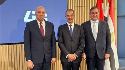 السفير/ محمد الشناوي يشارك في احتفالية التوقيع علي اتفاقية بين شركة المصرية للاتصالات  وشركة 4IG المجرية