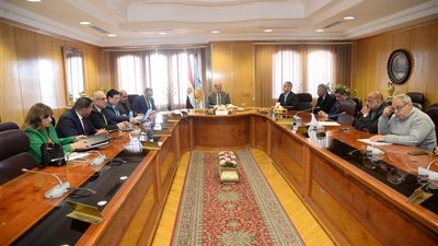 محافظ أسيوط يلتقى مدير المركز الوطنى لتخطيط إستخدامات أراضى الدولة لمناقشة الموقف التنفيذى لمنظومة التقنين