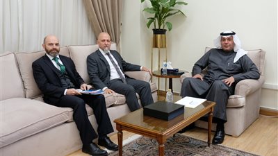 الأمين العام المساعد- رئيس قطاع الشؤون السياسية الدولية بجامعة الدولى العربية يلتقى مع سفير الارجنتين بالقاهرة