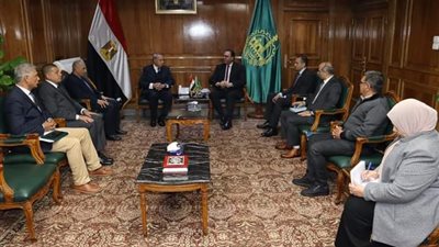 محافظ القليوبية يعقد اجتماعا مع مجلس إدارة المصنع الحربي ببنها لبحث سبل التعاون مع الشركة  وإقامة مشاريع صغيرة لشباب المحافظة