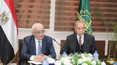وزير التربية والتعليم ومحافظ القليوبية يعقدان اجتماعًا مع مديرى الإدارات التعليمية بالمحافظة لمتابعة انتظام الفصل الدراسى الثانى 