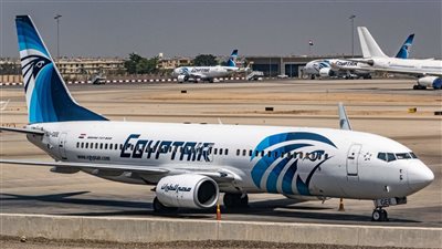 مصر للطيران تنفي شائعة بيع تذاكرها داخل الجمهورية بالدولار