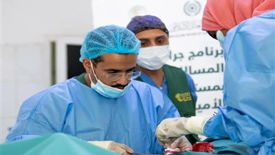 مركز الملك سلمان للإغاثة يختتم مشروع طبي لجراحة المسالك البولية للبالغين ويوزع سلال غذائية في مدن السودان