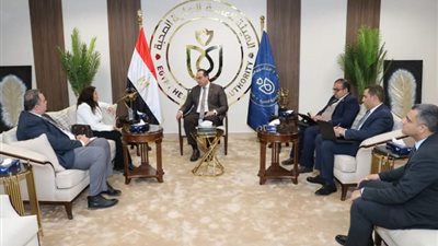رئيس هيئة الرعاية الصحية يلتقي وكيل لجنة العلاقات الخارجية في مجلس النواب لاستعراض نتائج الشراكات الدولية والعلاقات الصحية الخارجية التي حققتها هيئة الرعايه