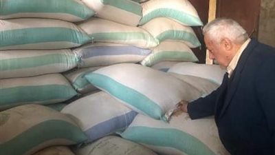 ضبط 6 طن سكر وزيت ومواد غذائية مجهولة المصدر داخل أحد مصانع المواد الغذائية بطريق بلبيس / العاشر من رمضان