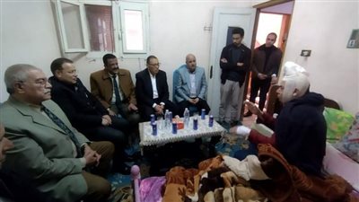 بعد تعرضه لإصابة عمل ... محافظ الشرقية يطمئن على الحالة الصحية لسكرتير مجلس مدينة الزقازيق