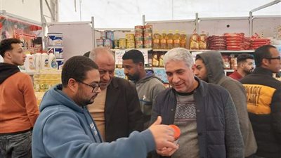 السكرتير العام لمحافظة الإسماعيلية يتفقد معرض 