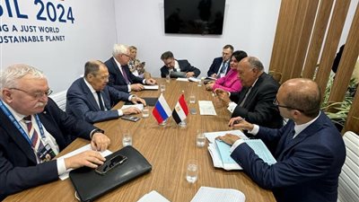 على  هامش اجتماعات مجموعة الـ 20.. وزير الخارجية يلتقي نظيره الروسي