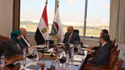 وزير قطاع الأعمال العام يبحث مع رئيس جمعية المصدرين المصريين سبل التعاون والشراكة  في قطاع الغزل والنسيج 