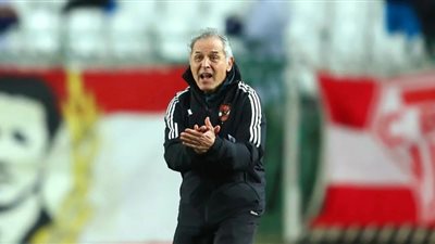 خاص..تفاصيل تحذير كولر لمدافع الأهلي بسبب 