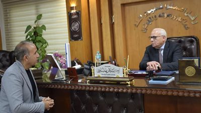 محافظ بورسعيد يزور مجلس مدينة بورفؤاد