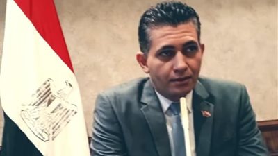 صرح الدكتور أحمد يحيي المستشار السياسي لإتحاد طلاب تحيا مصر لمحافظة الجيزة، لإحتفالية قادرون بإختلاف في نسختها الخامسة، لدينا رئيس بدرجة إنسان.