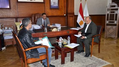 محافظ مطروح يناقش مقترحات تطوير منظومة التعليم بالمحافظة