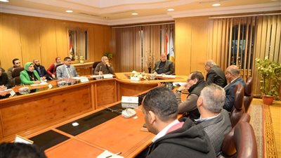 محافظ أسيوط يعقد اجتماعالمناقشة استعداد كافة الجهات لاستقبال شهر رمضان المبارك 