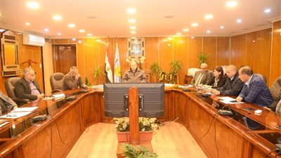 سعد يترأس إجتماع مناقشة دعم المناطق الصناعية وملف الاستثمار بمحافظة أسيوط 