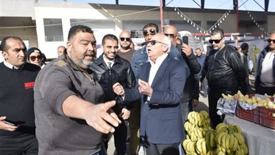 محافظ بورسعيد يتفقد معرض 