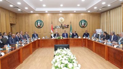 وزير التربية والتعليم ومحافظ المنوفية يعقدان اجتماعًا مع مديرى الإدارات التعليمية