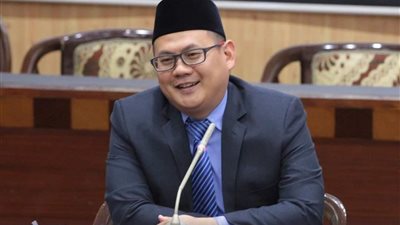 مسؤل الثقافة والإعلام بسفارة إندونيسيا بالقاهرة  يجتمع مع أعضاء فريق الفنون الشعبية لبلاده  للمشاركة فى ليالى رمضان بالاوبرا 