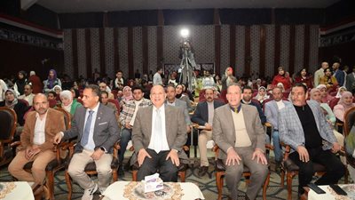 محافظ أسيوط يشهد حفل ختام الأنشطة الطلابية لمدرسة الجامعة الإعدادية الموحدة 