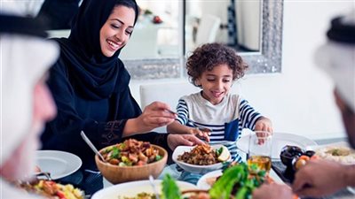 مع قرب حلول رمضان.. كيف تؤهلي طفلك للصيام؟ 
