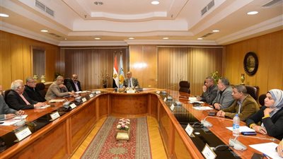 محافظ أسيوط يعقد اجتماعًا لمتابعة جهود مواجهة التعديات بالمراكز والأحياء 