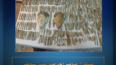 بحوزتهم 473 قطعة أثرية.. ضبط تشكيل عصابي بتهمة التنقيب عن الآثار ببني سويف