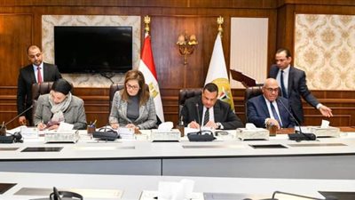 وزراء التخطيط والبيئة والتنمية المحلية والهيئة العربية للتصنيع يوقعون عقود تنفيذ مشروعات المرحلة الخامسة لمنظومة المخلفات الصلبة 