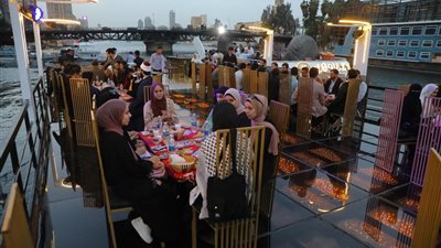 الملحقية التعليمية التركية بمصر تستضيف ما يقرب من 100 طالب جامعي على افطار رمضانى