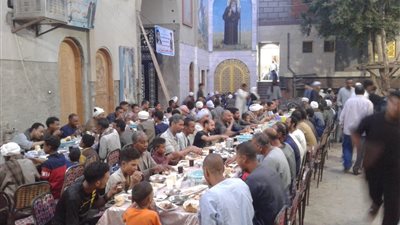 كنيسة قبطية بدشنا تقيم مآدبة إفطار لاهالى القرية