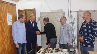 محافظ القليوبية يتفقد الديوان العام لتهنئة القيادات التنفيذية والموظفين بعيد الفطر المبارك