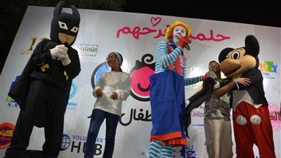 وائل عبد العزيز يشارك الأيتام فرحتهم