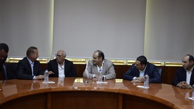 وزير التجارة والصناعة يتفقد مصنع كابسي للدهانات بالمنطقة الصناعية ببورسعيد ويشيد بجودة منتجات المصنع وصادراته
