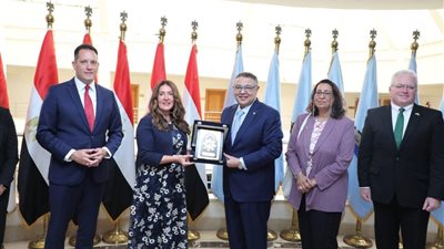 محافظ البحر الأحمر يستقبل السفيرة الأميركية لبحث أوجه التعاون المشترك وفرص الاستثمار السياحي والتنموي 