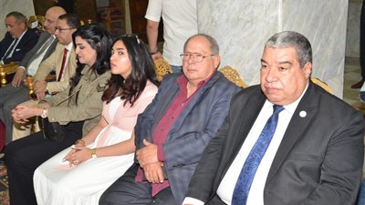 القيادات التنفيذية والسياسية والاجتماعية والشعبية بحضور المستشار السيد الفيل يقدمون التهنئة بمناسبة عيد القيامة بمطرانية البحيرة