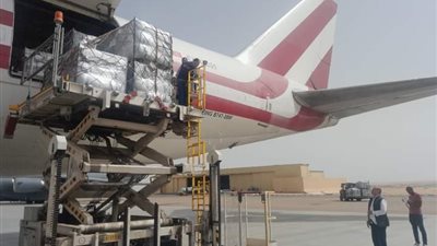 مصر تواصل دعم الأشقاء في غزة  مطار العريش يستقبل أول طائرة من المساعدات ضمن المرحلة الأولي والبالغة 4 طائرات تصل تباعاً 