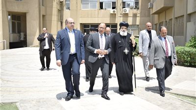 رئيس جامعة حلوان يستقبل نيافة الأنبا الحبر الجليل ميخائيل والوفد المرافق له من إيبارشية حلوان والمعصرة وتوابعهما*