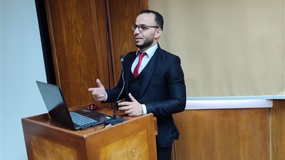 طبيب يحصل علي درجة الماجستير من طب القاهرة بعنوان