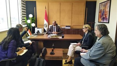وزير الإسكان يتابع آليات التعاون مع البنك الدولي بمشروعات مياه الشرب والصرف الصحي
