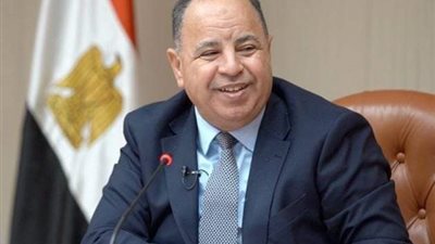 وزير المالية يوجه بتسهيل الإجراءات الجمركية لضيوف الرحمن