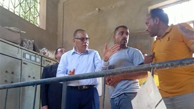 محافظ الشرقية يتفقد محطة مياه الشرب ببردين ويأمر بتنمية وتطهير بئر المياه وتوفير مولد كهرباء لتشغيل المحطة خلال فتره تخفيف الأحمال
