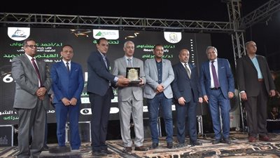 بالصور.. نقيب مهندسي أسيوط ومجلس النقابة يشاركون في تكريم خريجي الدفعة 63 بكلية الهندسة