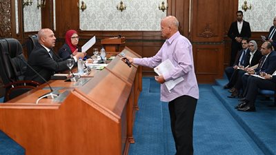 خلال اللقاء الأسبوعي لنائب رئيس مجلس الوزراء للتنمية الصناعية وزير الصناعة والنقل بالمستثمرين بمقر هيئة التنمية الصناعية